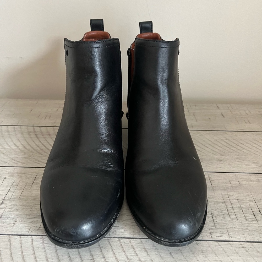 Vionic Sleek Black Ankle Booties
